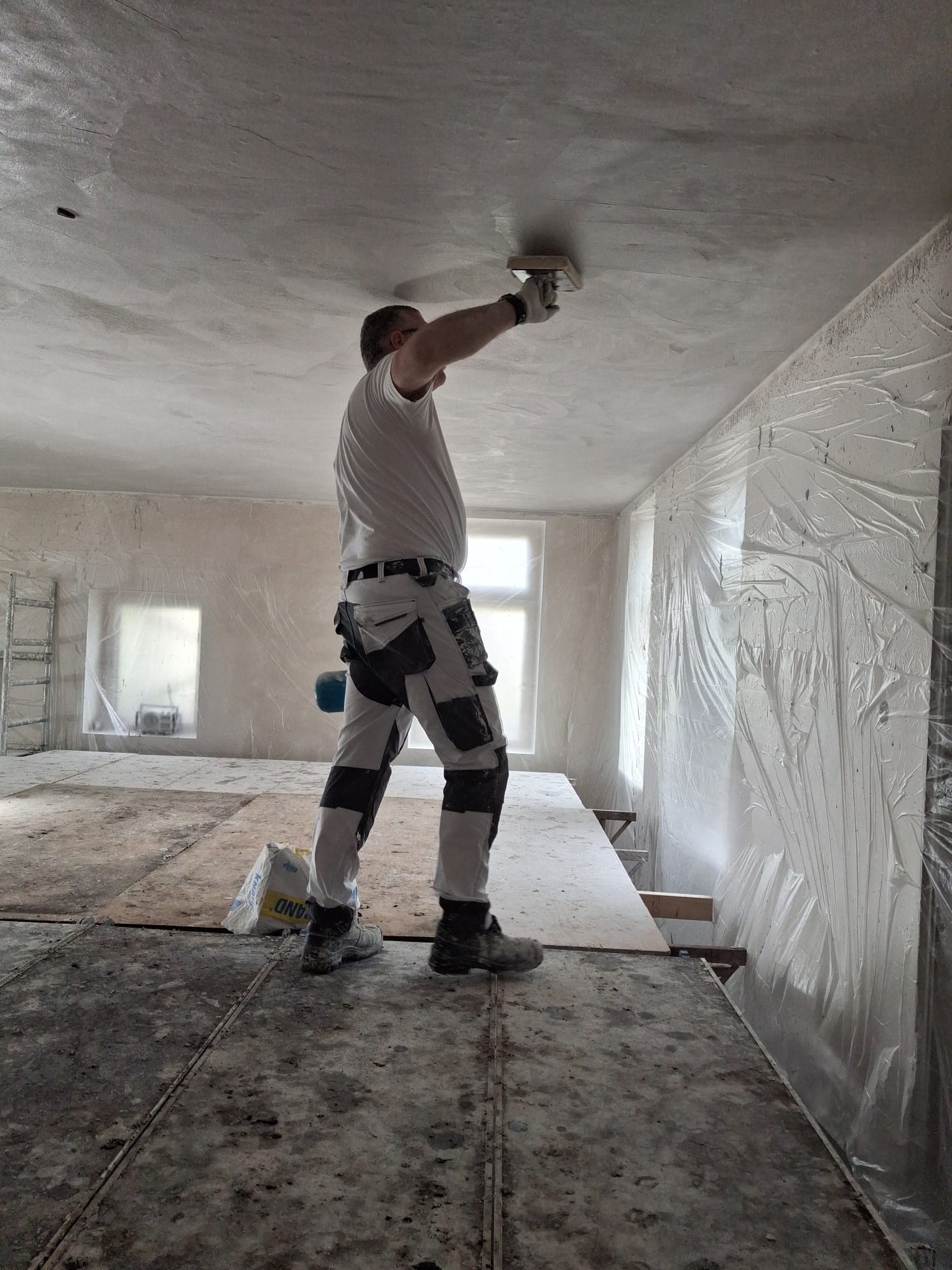Stukadoorsbedrijf Huisman aan het werk